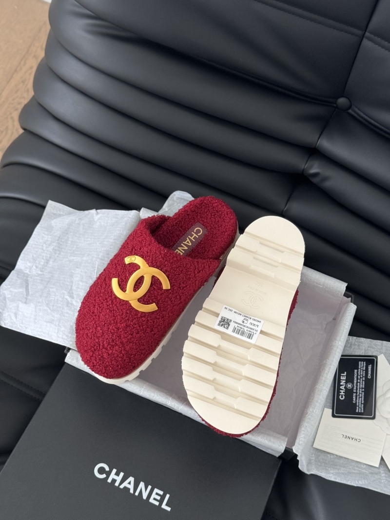 Ch**el slippers